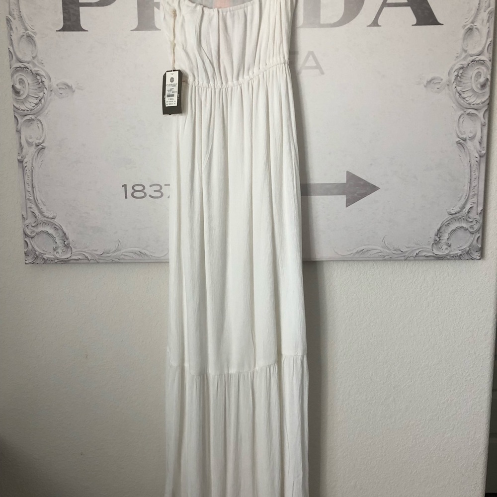 Gorgeous front slit light flowing strapless maxi - Picture 7 of 7